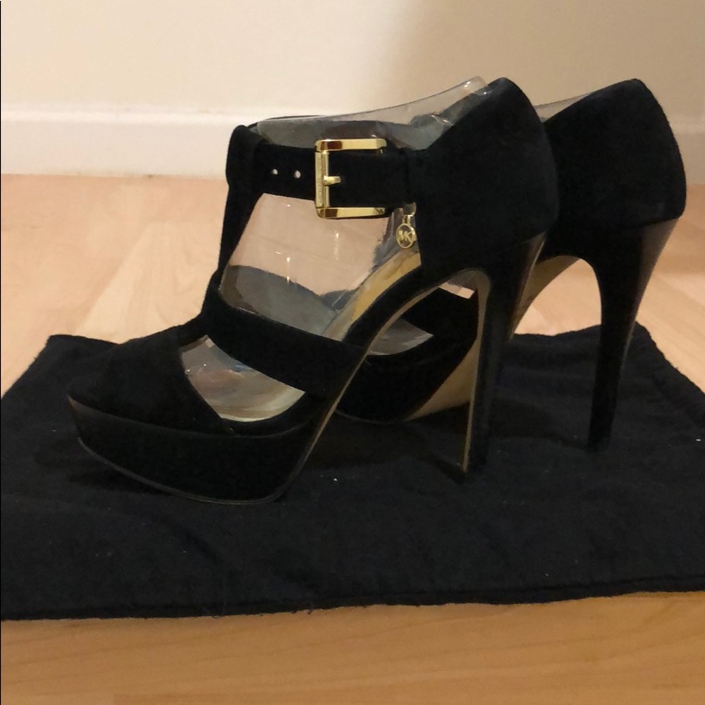Shoes - Picture 4 of 4